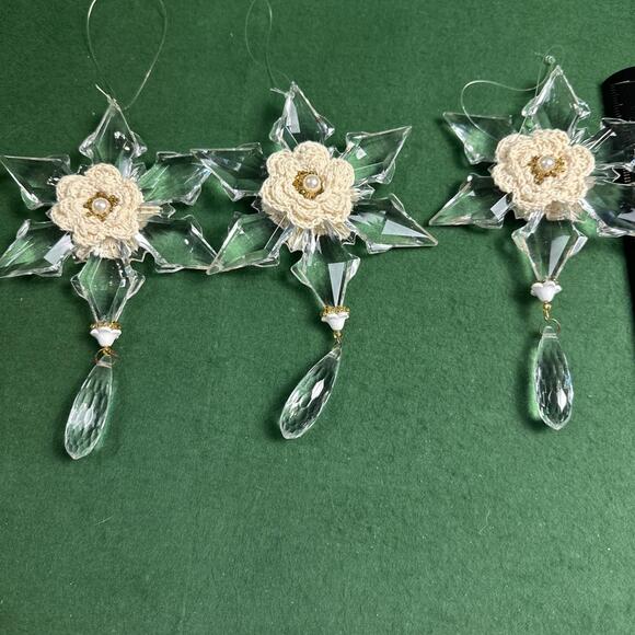 Lot Of 3 Pearl Crochet CHRISTMAS ORNAMENT SNOWFLAKES CLEAR ACRYLIC - Picture 1 of 9